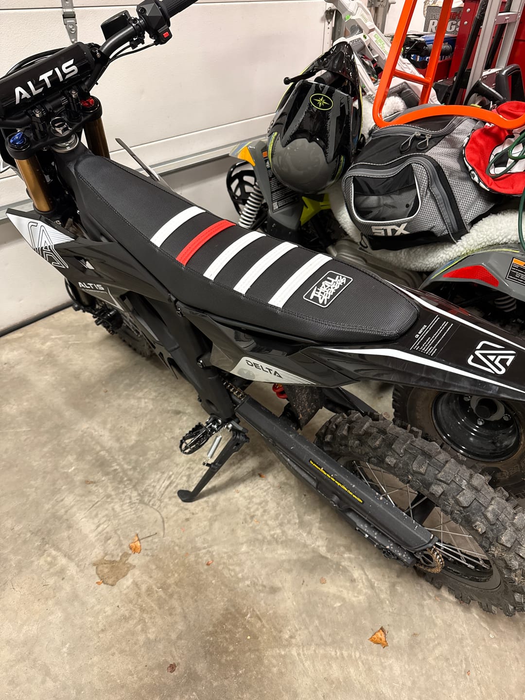 Customer photo review of Custom Seat Cover: Altis Delta
