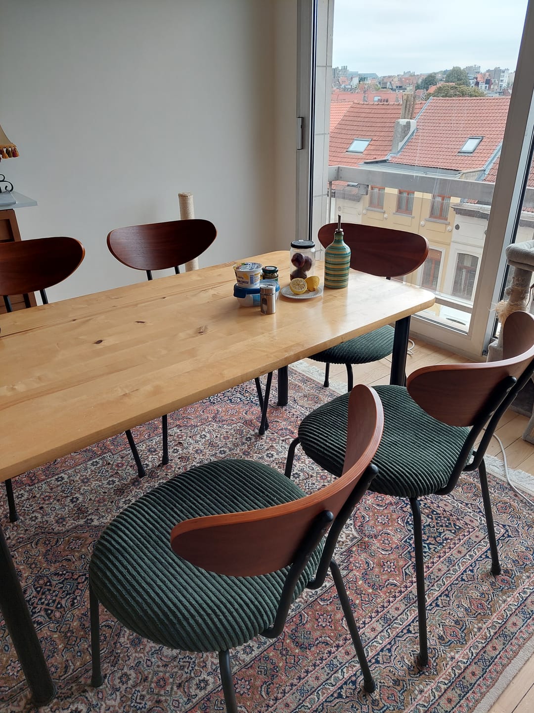 Customer photo review of NIBE - Lot de 2 chaises de salle à manger en bois, métal et velours côtelé vert