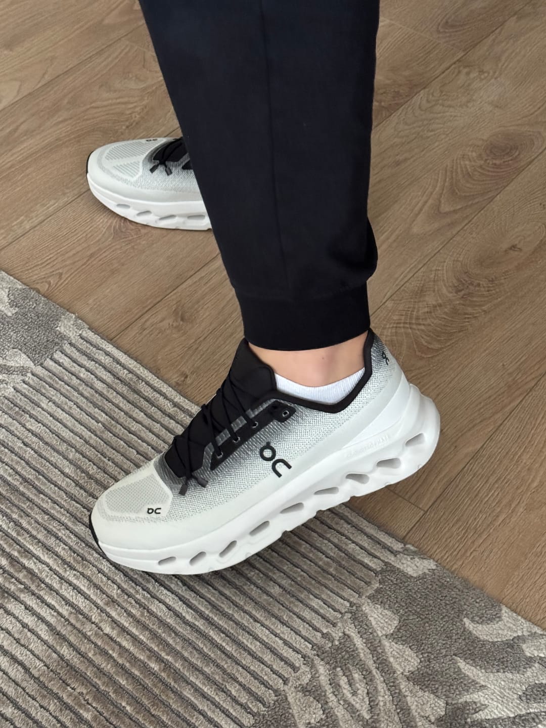Customer photo review of ON Men's Cloudtilt Black/Ivory
