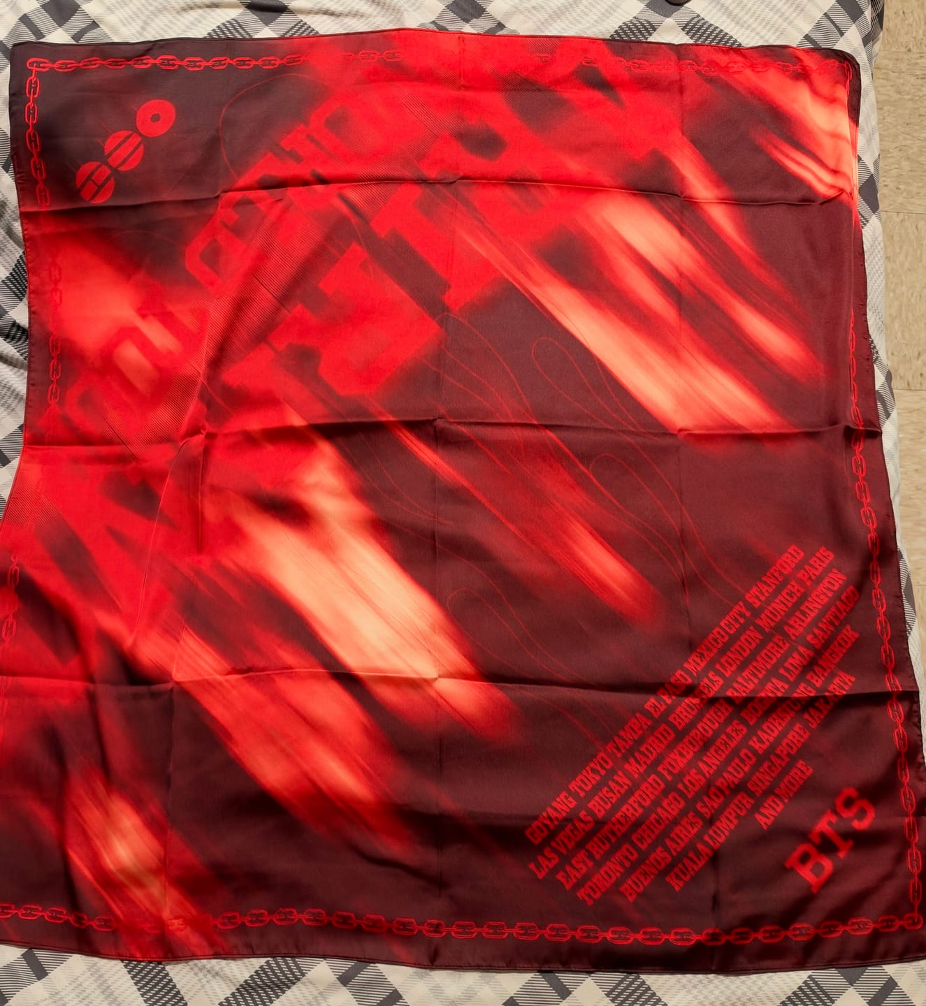 Customer photo review of BTS - ARIRANG WORLD TOUR 2ND DROP OFFICIAL MD SCARF