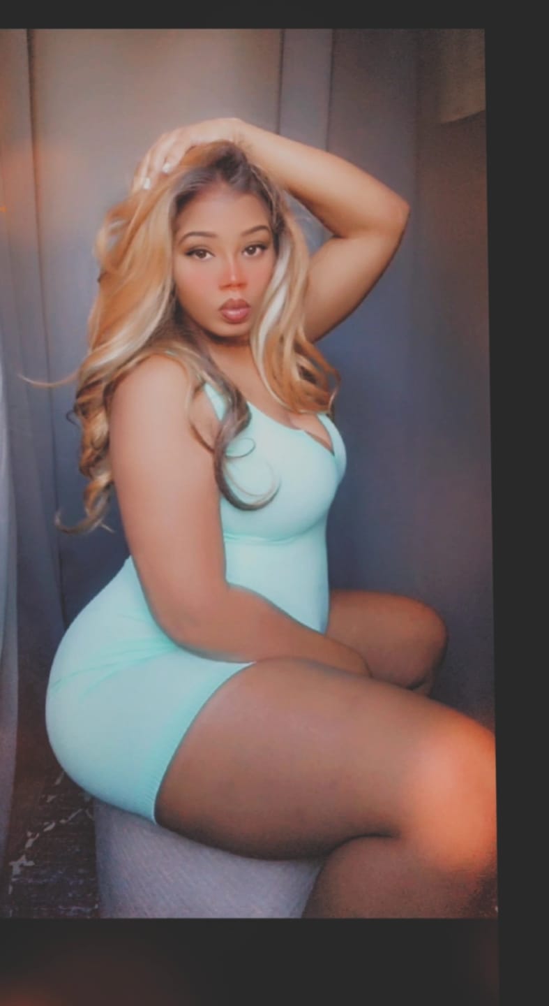 Customer photo review of Chade Magic Lace Heart Hairline Glueless Y-Part HD Lace Front Wig - MHH01