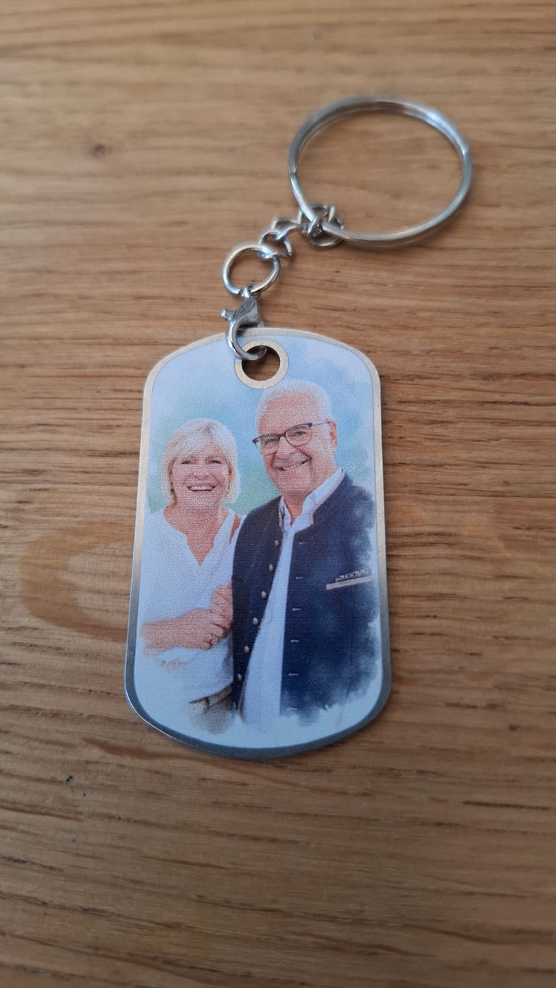 Customer photo review of Unser Tag (Aquarell-Stil) - Personalisierter Metall-Schlüsselanhänger