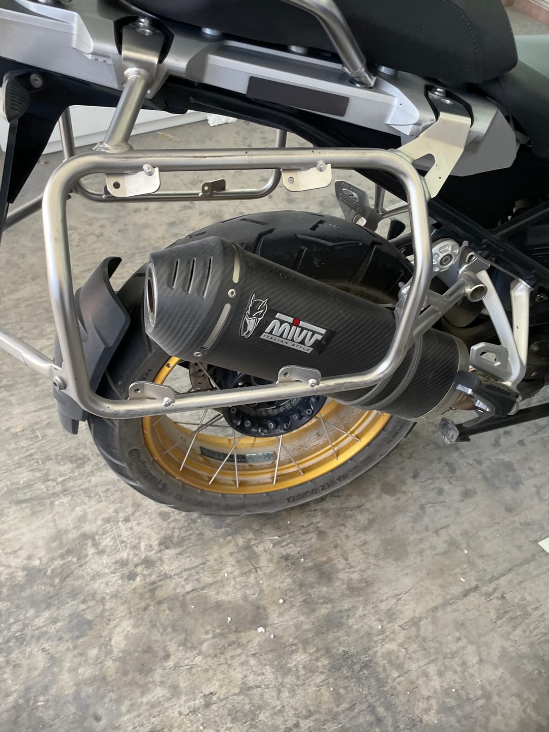 Customer photo review of Escape homologado Mivv OVAL en Carbono para BMW R 1250 GS 19-23 | R 1250 GS ADVENTURE 19-23