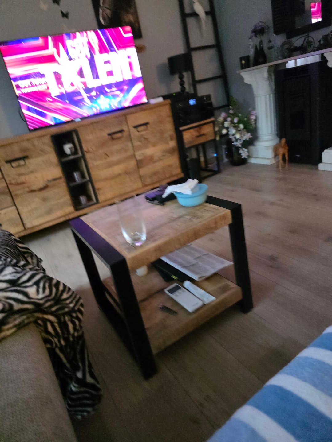 Customer photo review of Bijzettafel Mangohout | 50 cm x 50 cm x 45 cm
