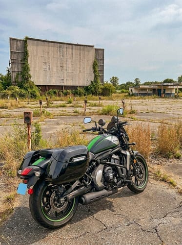 Customer photo review of 40L - Lamellar Raven Extra Large Kawasaki Vulcan S VN650 Painted Motorcycle Hard Saddlebags