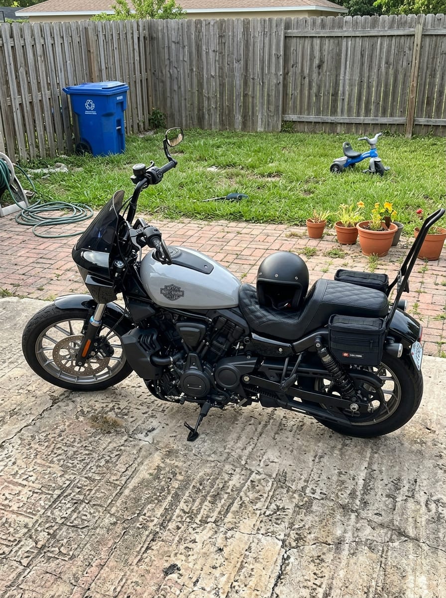 Customer photo review of 8L - Patriot Small Throw Over Saddlebags for Harley Nightster RH975/S