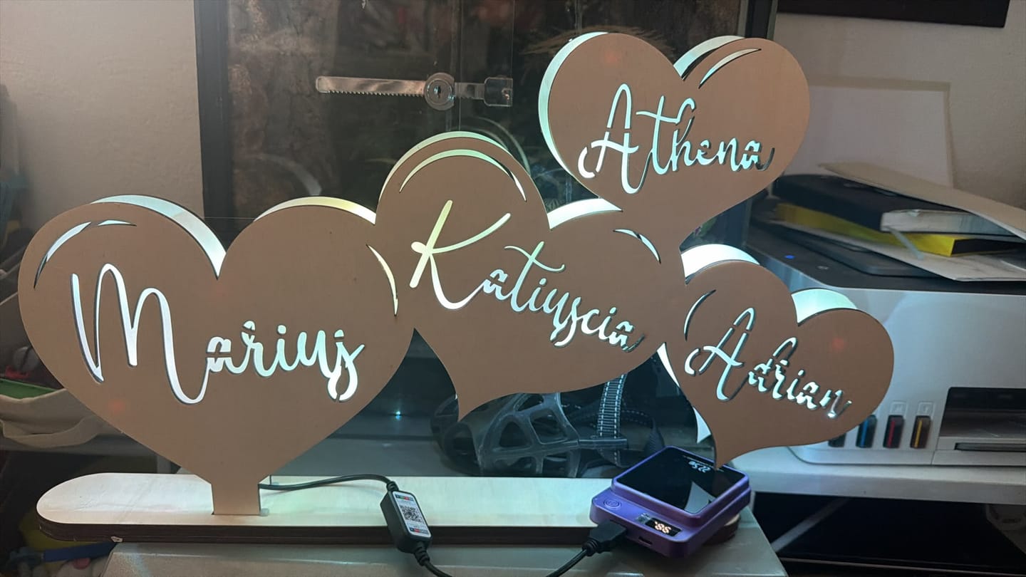 Customer photo review of Lampada Cuori Personalizzata Con Nomi Famiglia o Coppia