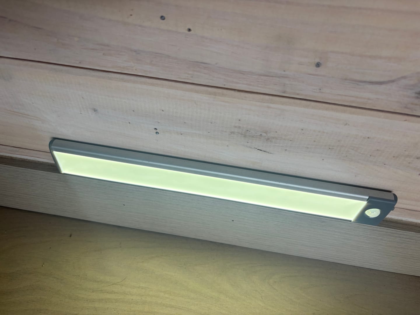 Customer photo review of Barra LED con Sensor de Movimiento – Recargable y Magnética / Luz Fría