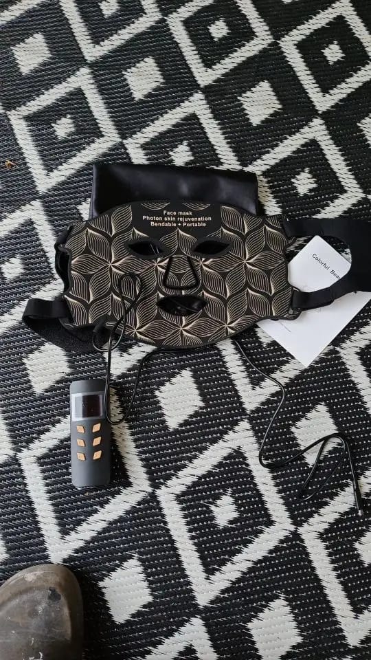 Customer photo review of AQUALYA LumiMask™ LED – Spa-Worthy Skin in 15 Minutes + Firming Cream