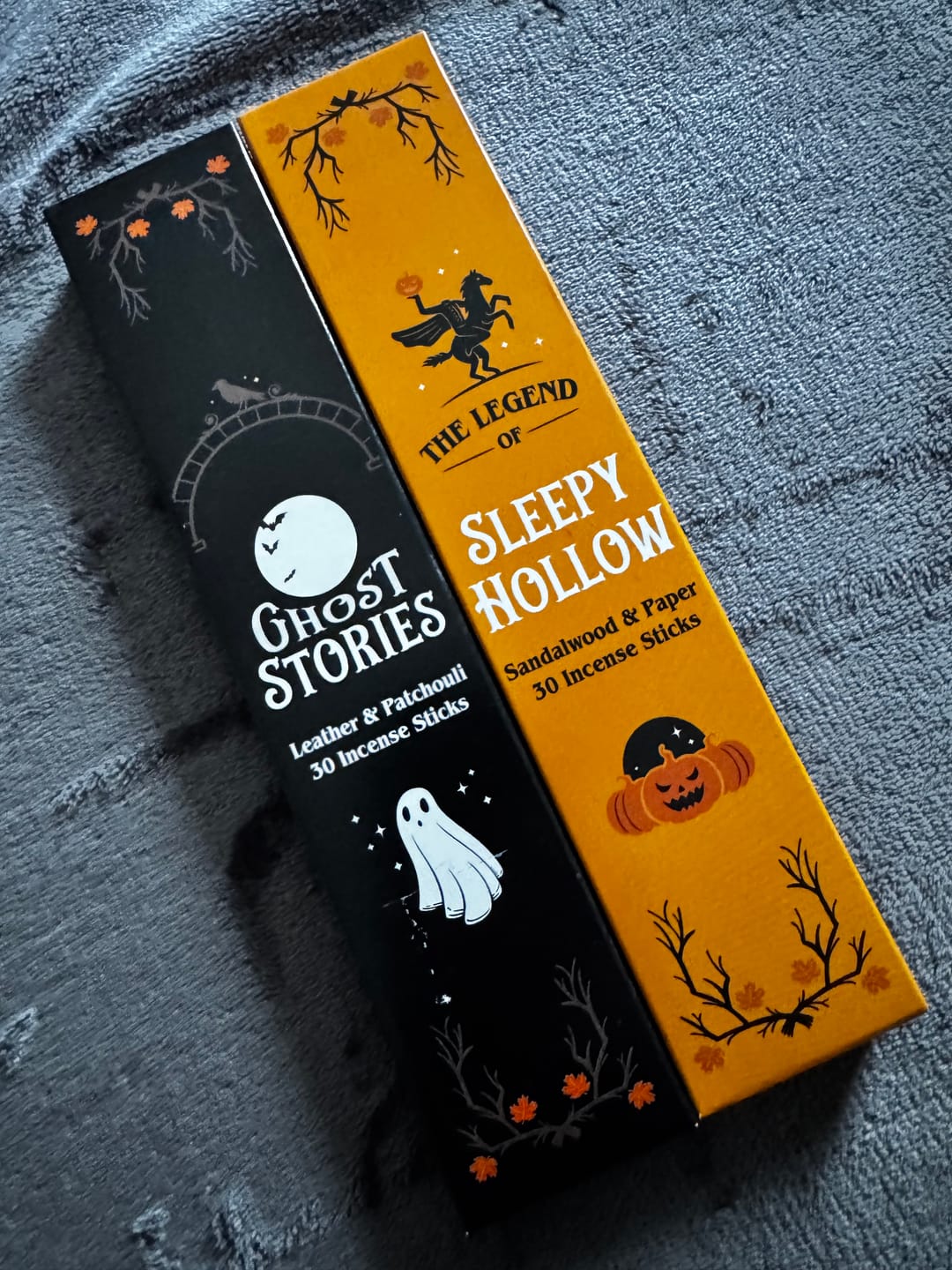 Customer photo review of Halloween Räucherstäbchen-Set – 2 Düfte mit Leder, Papier & Sandelholz