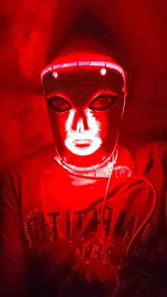 Customer photo review of AQUALYA LumiMask™ LED – Spa-Worthy Skin in 15 Minutes + Firming Cream