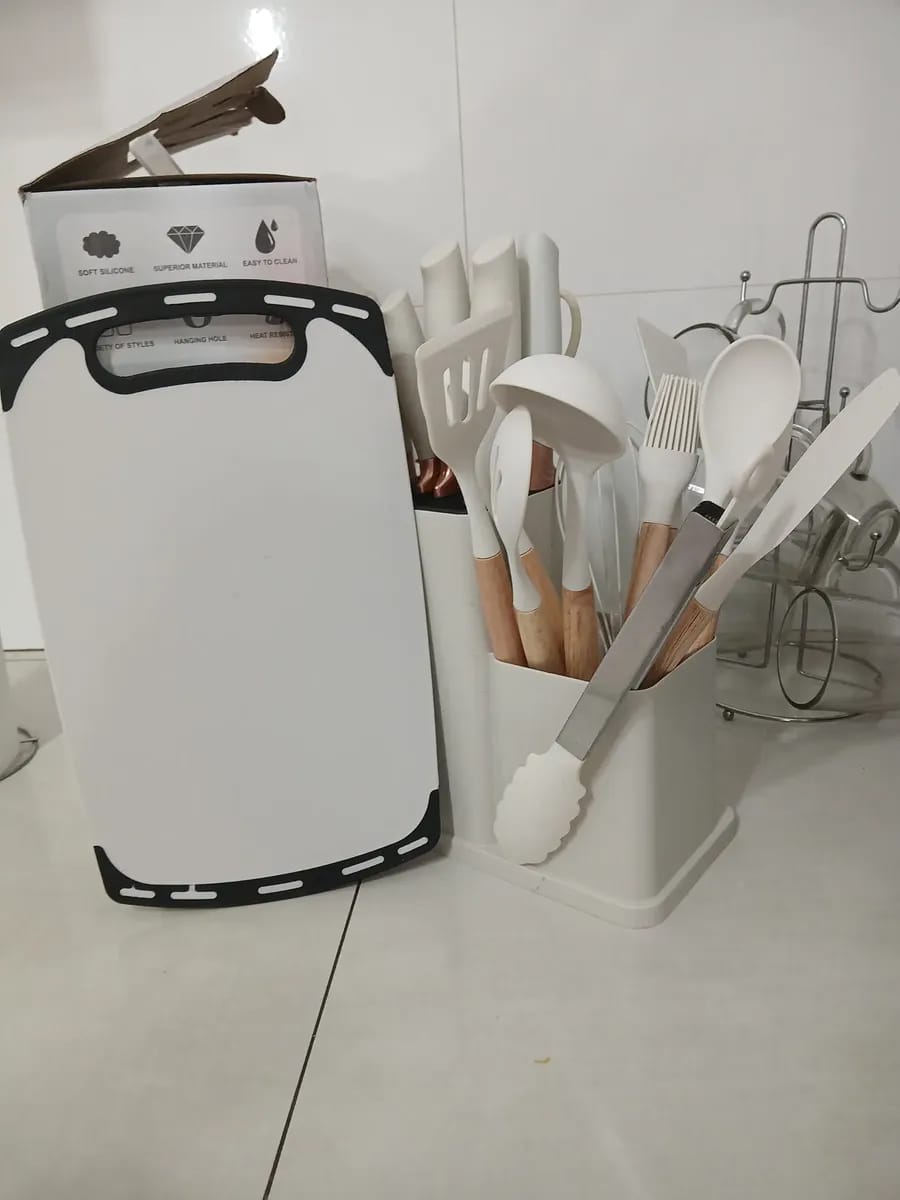 Customer photo review of 👩🏼‍🍳SetMaster™ - Juego de Utensilios de Cocina – 19 Piezas🥰