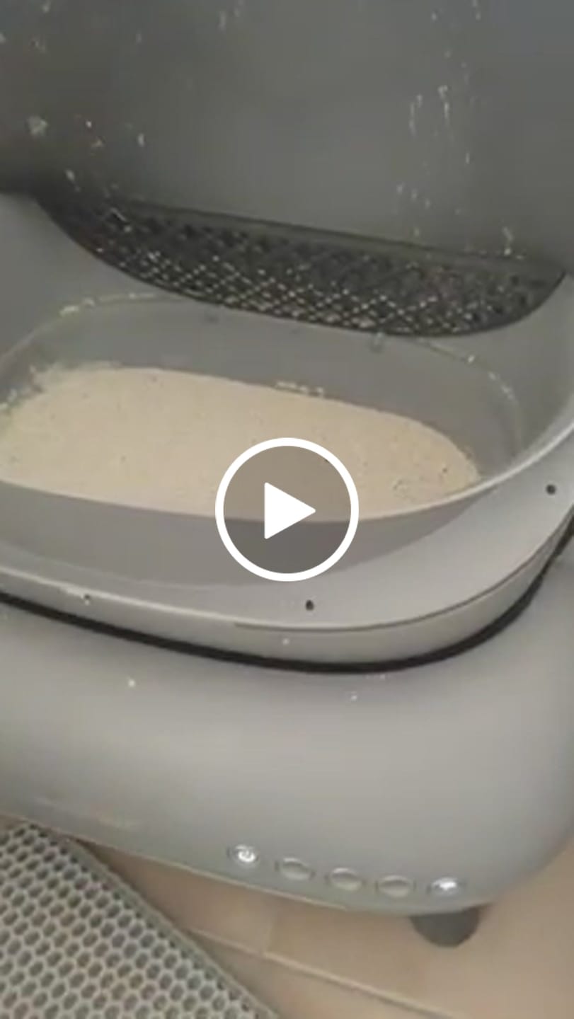 Customer video review of Neakasa M1 Anti-Scatter Litter Fence & High Pee Guard