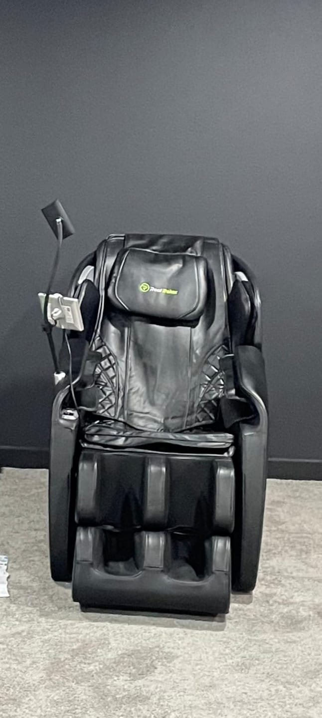 Customer photo review of Favor-06 2026 3D Zero Gravity Massage Chair Black