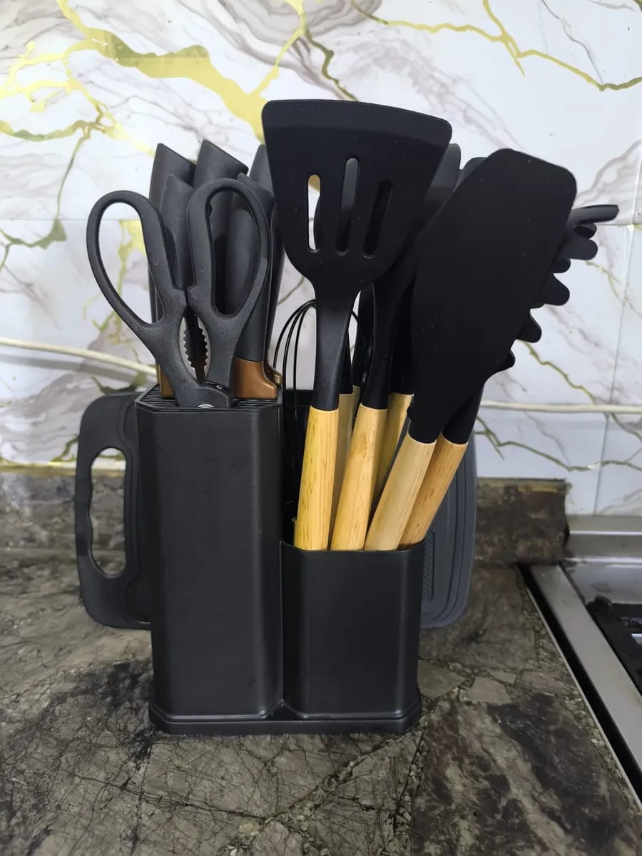 Customer photo review of 👩🏼‍🍳SetMaster™ - Juego de Utensilios de Cocina – 19 Piezas🥰