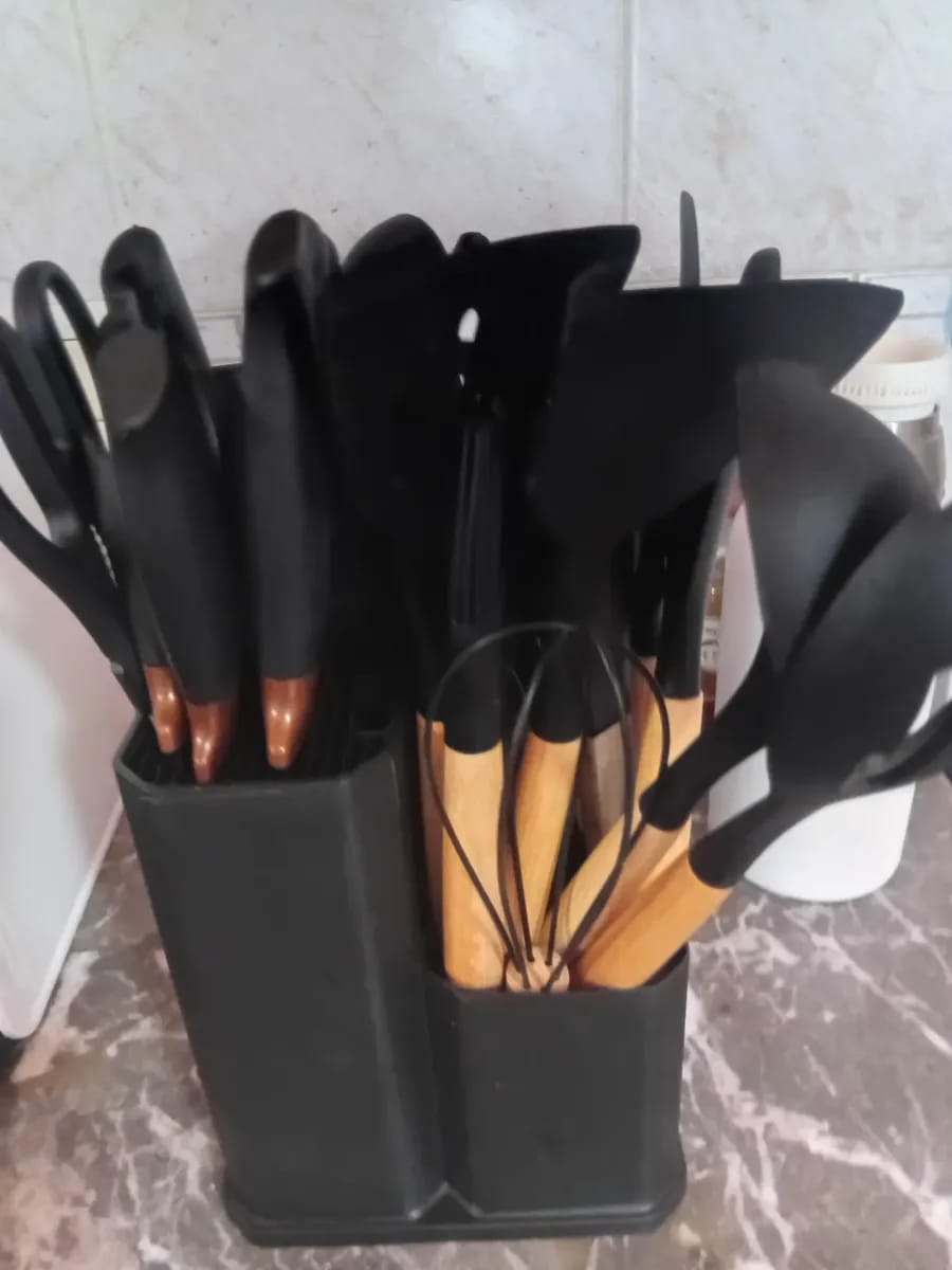Customer photo review of 👩🏼‍🍳SetMaster™ - Juego de Utensilios de Cocina – 19 Piezas🥰