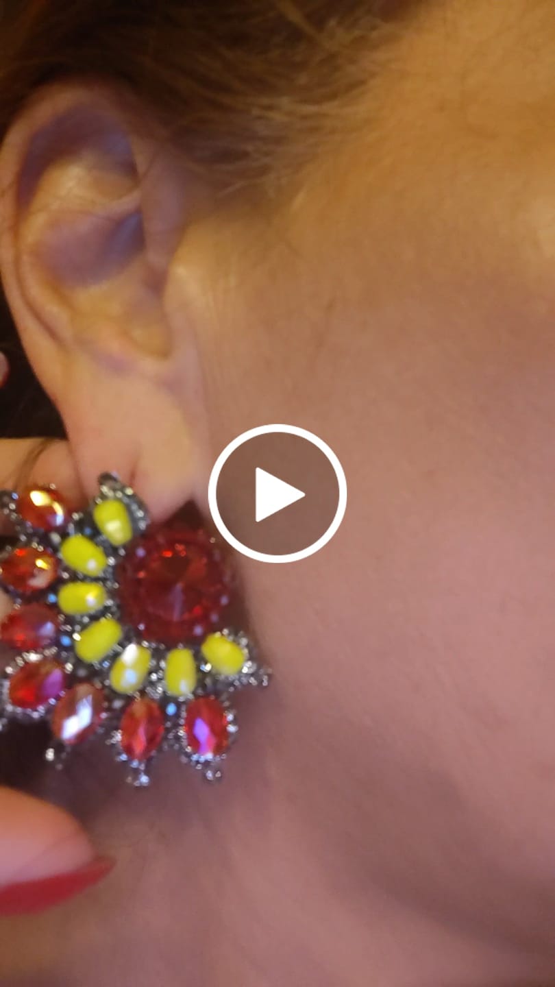 Customer video review of Orecchini a bottone Fiammetta