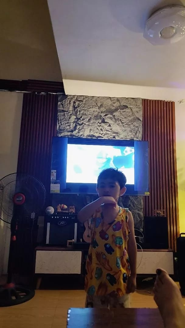 Customer photo review of Google Chromecast with Google TV - Streaming Entertainment with Voice Search - Watch Movies, Shows, and Live TV in 4K HDR Streaming Media Player - Includes Pouch and Cleaning Cloth