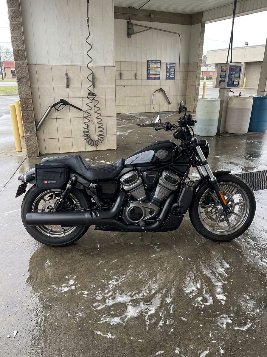 Customer photo review of 8L - Patriot Small Throw Over Saddlebags for Harley Nightster RH975/S