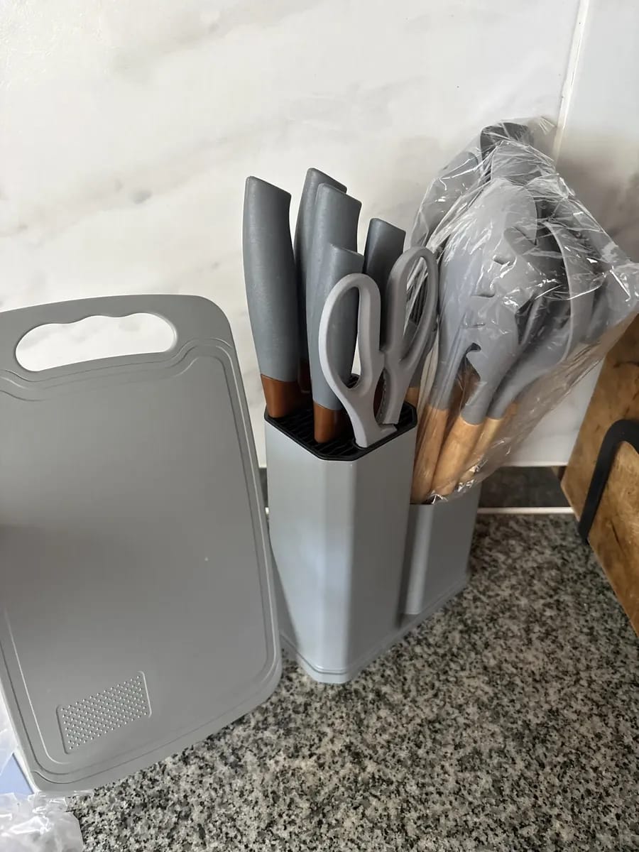 Customer photo review of 👩🏼‍🍳SetMaster™ - Juego de Utensilios de Cocina – 19 Piezas🥰