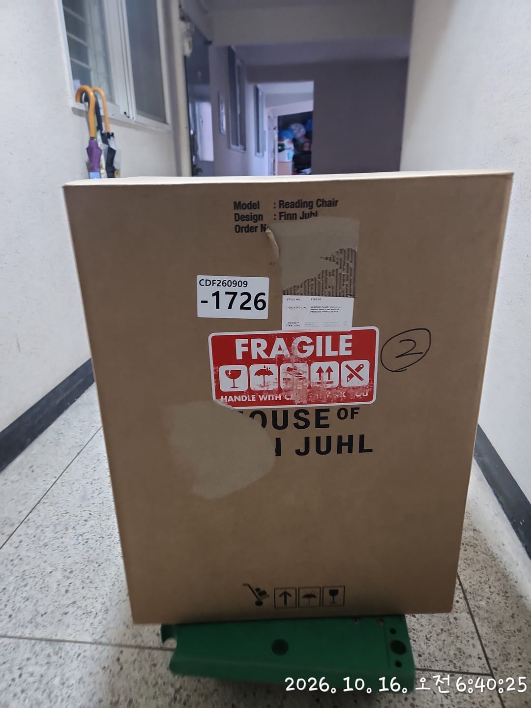 Customer photo review of THE READING CHAIR (FJ 5310)