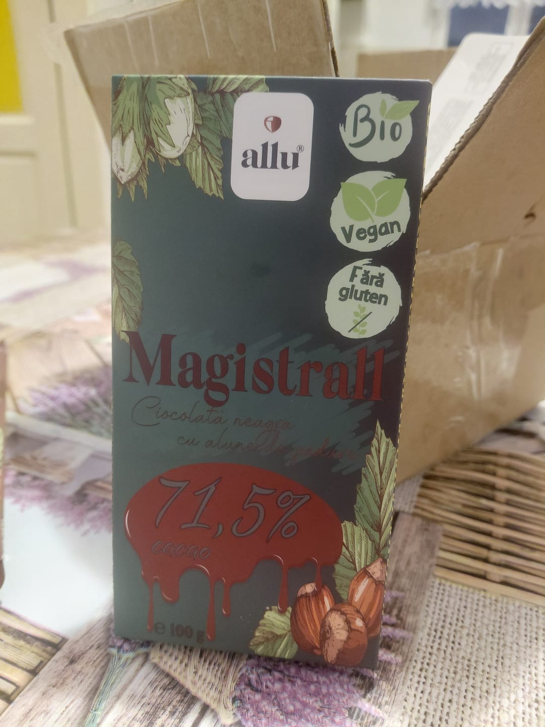 Customer photo review of Magistrall - ciocolată neagră cu 30% alune de pădure, BIO, 100g