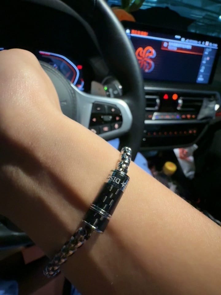 Customer photo review of Carbon Core Bracelet