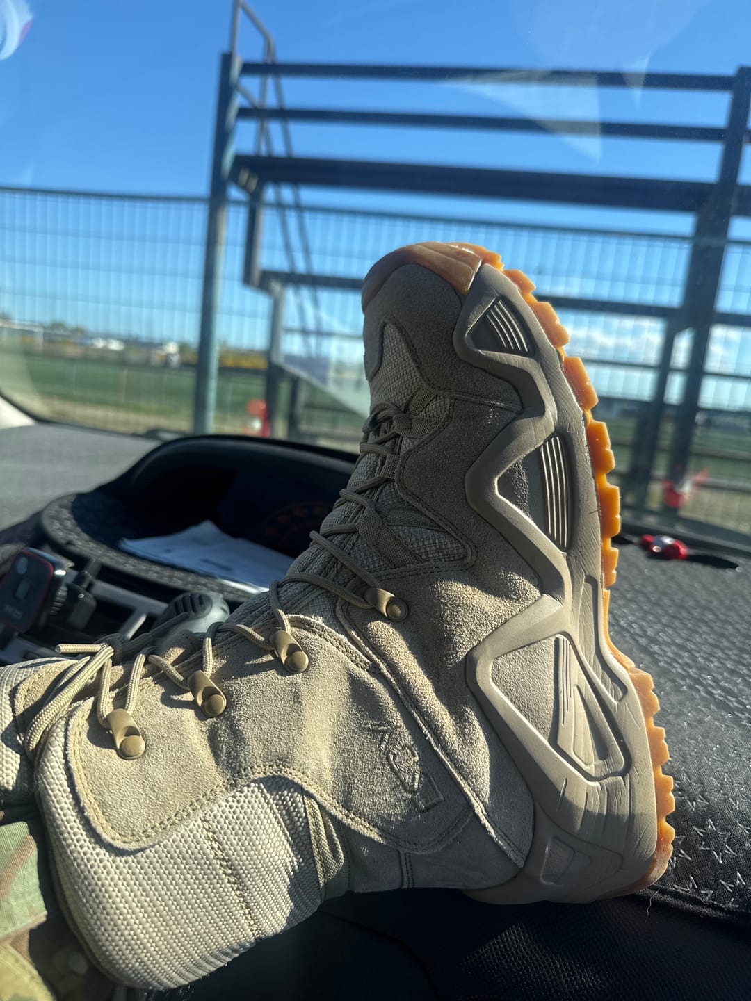 Customer photo review of BOTAS TACTICAS ESDY COYOTE