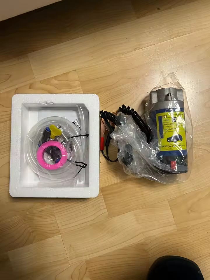 Customer photo review of FuelMover™ OilTransfer - Serva bilen utan oljekladdet!