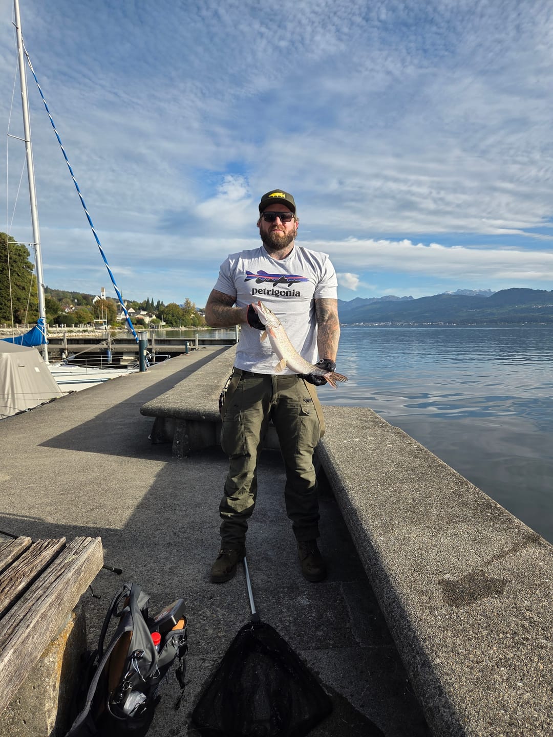 Customer photo review of Petrigonia Hecht - Premium T-Shirt