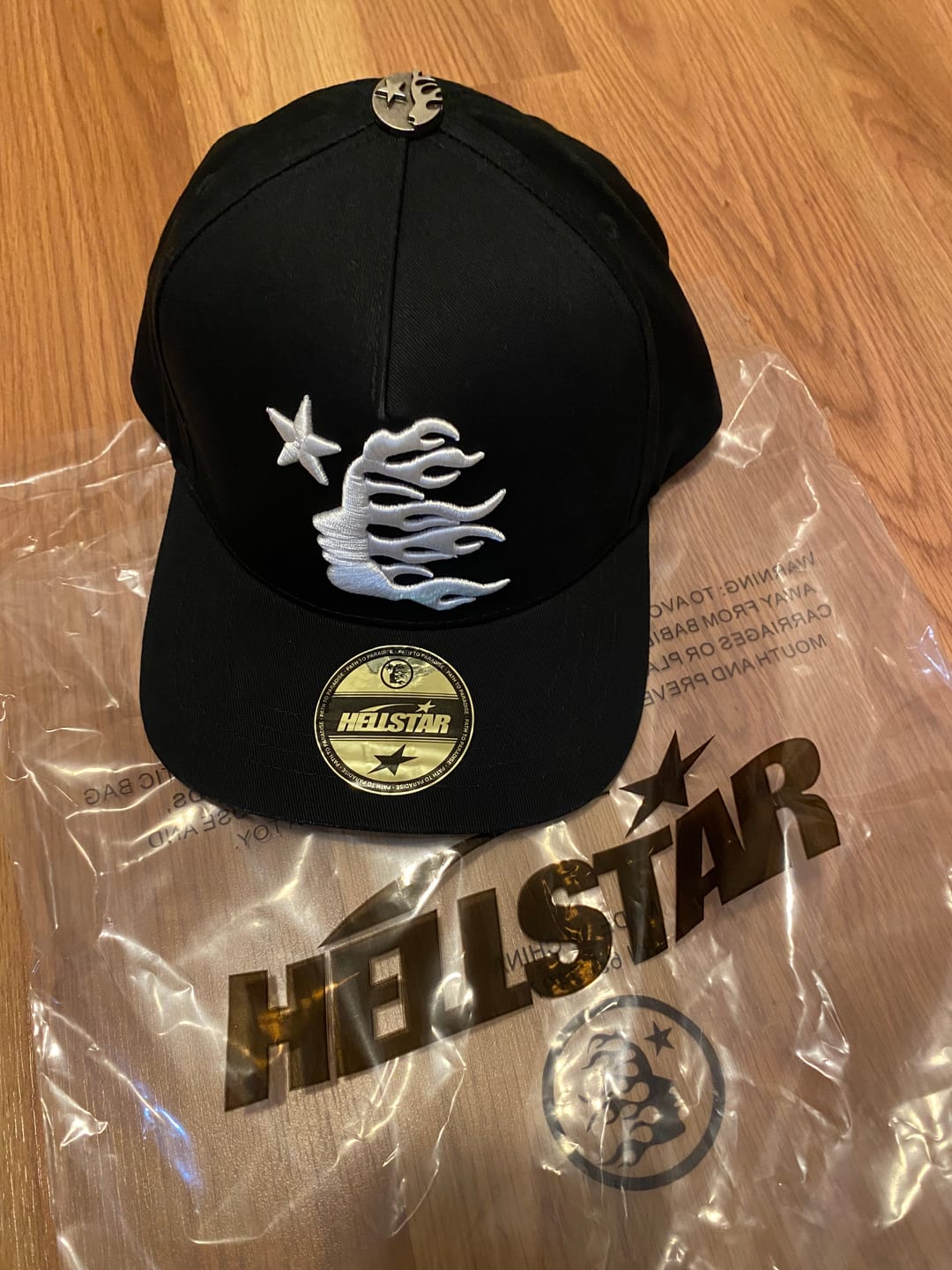 Customer photo review of Hellstar OG Logo Snapback Black
