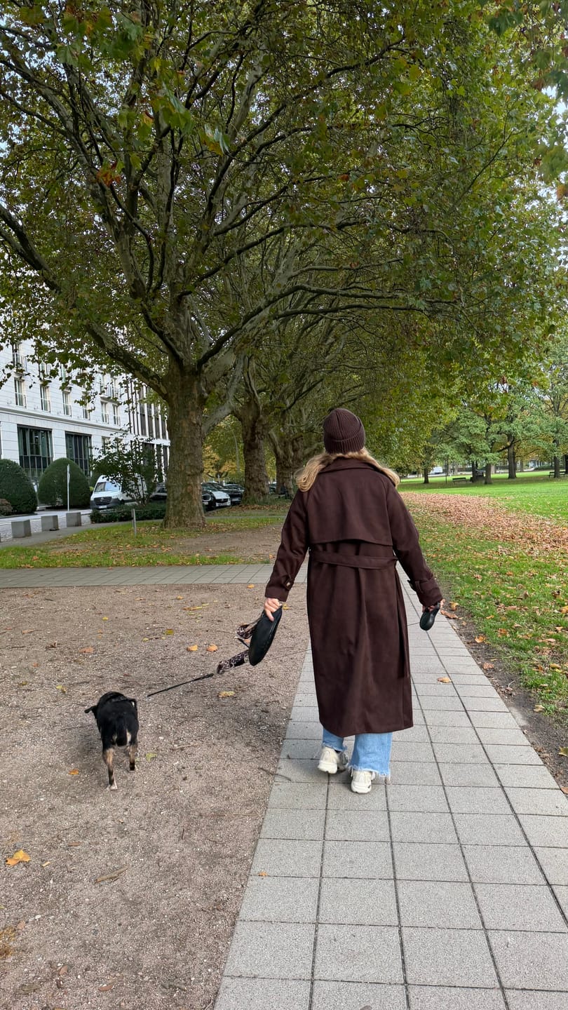 Customer photo review of Velours Trenchcoat COZY KISS mit LEO Innenfutter dark chocolate