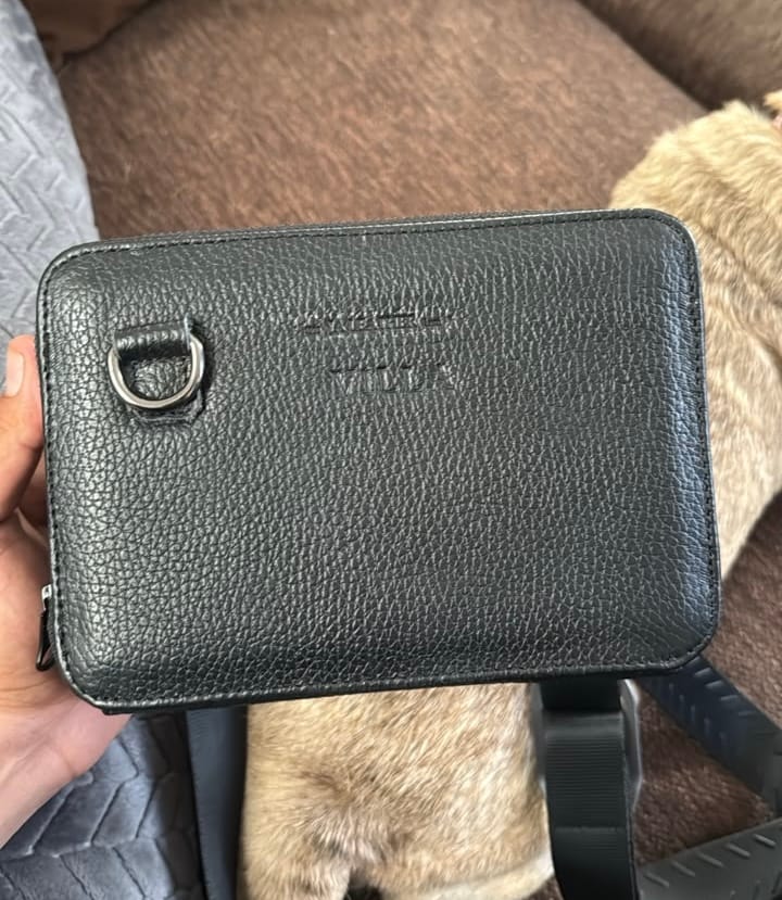 Customer photo review of Bandolera de piel para hombre Cesar negro con asa