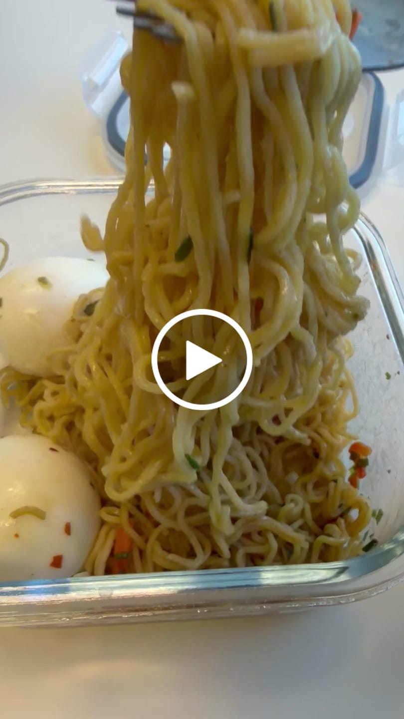 Customer video review of Qetoe Low Carb High Protein Instant Cup Noodle - CHICKEN 6 PACK