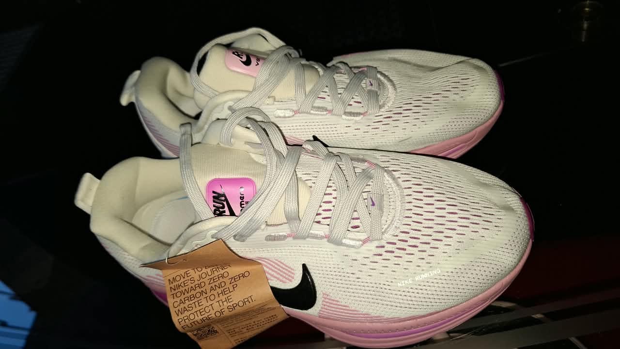 Customer photo review of NIKE VOMERO 18 - UNISEX