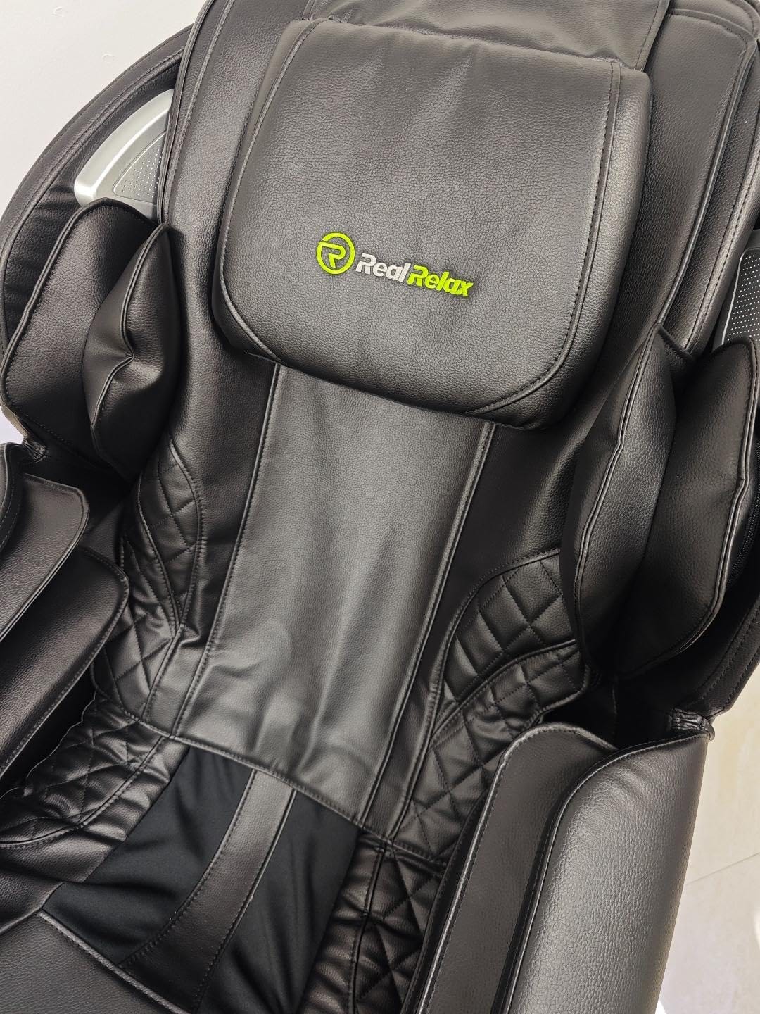 Customer photo review of Favor-06 2026 3D Zero Gravity Massage Chair Black