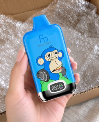 Customer photo review of RandM Digital Box Puff 12K Bouffees Blueberry Raspberry Gout de Puffs Prix