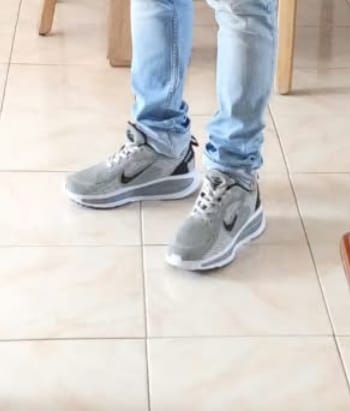 Customer photo review of NIKE VOMERO 18 - GRIS