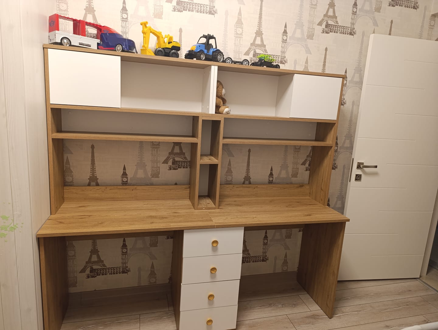 Customer photo review of Rani HA130 İki Kişilik Raflı 2 Kapaklı 4 Çekmeceli Çalışma Ofis Bilgisayar Masası Sepet Ceviz - Beyaz
