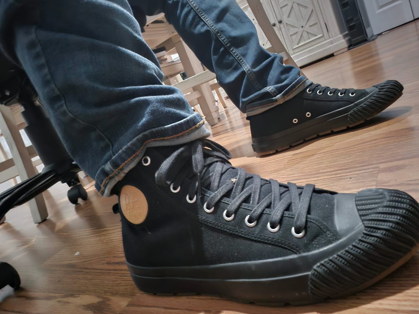 Customer photo review of Grounder High-Top Black/Gum