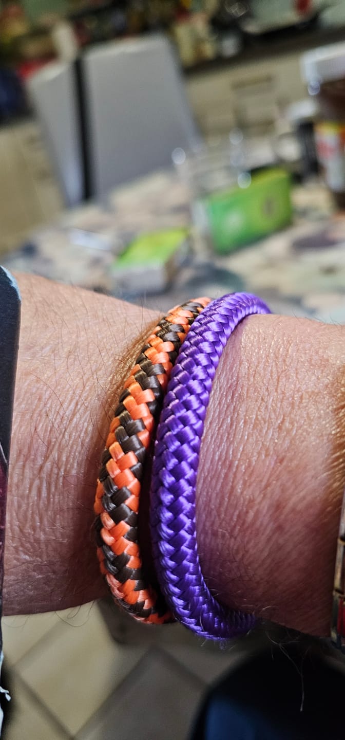 Customer photo review of Segeltau Armband Damen Ultraviolett 8mm Magnetverschluss