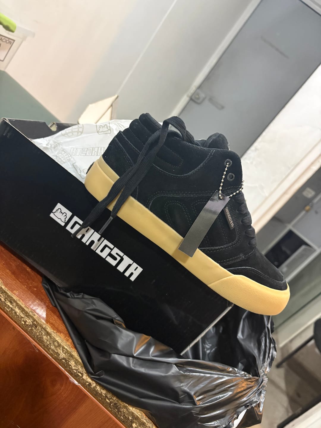 Customer photo review of Zapatilla Gangsta Wallride Mid Unisex Negro
