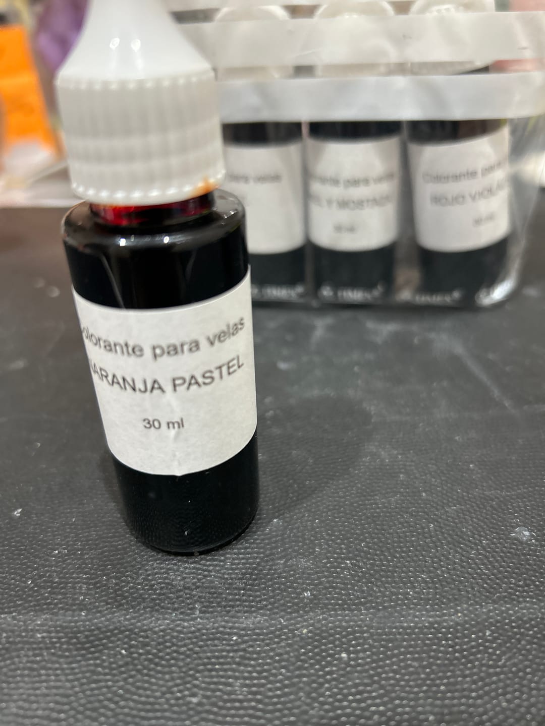 Customer photo review of Colorante líquido para velas MIEL Y MOSTAZA