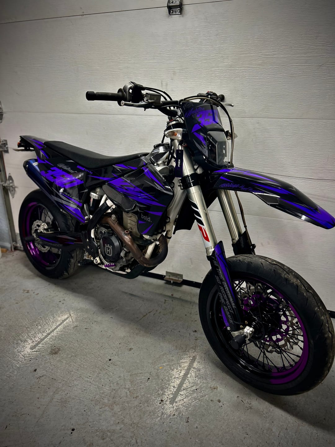 Customer photo review of Carbon tank cover (Lower) Husqvarna TE/FE 2017-2019