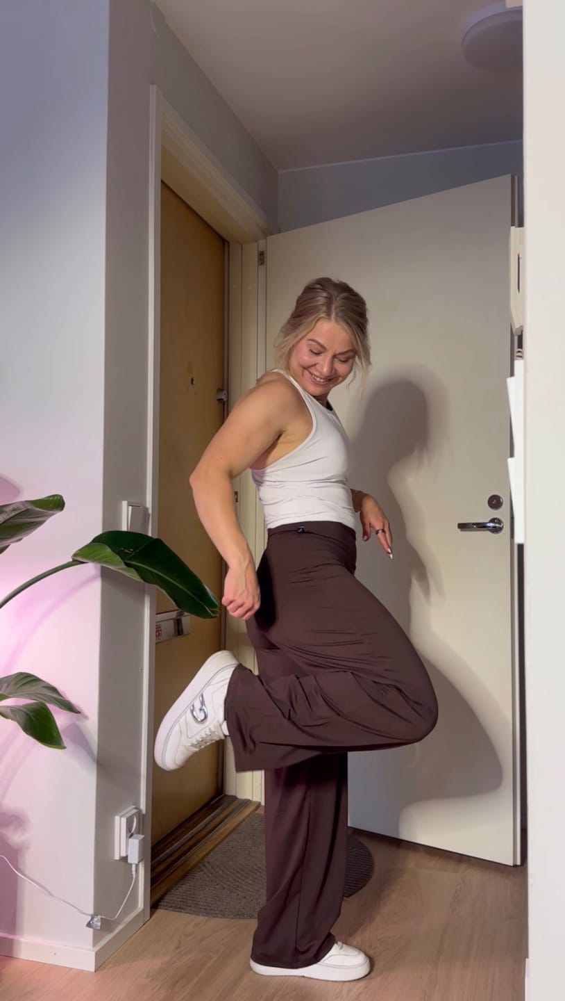 Customer photo review of Elara Pants