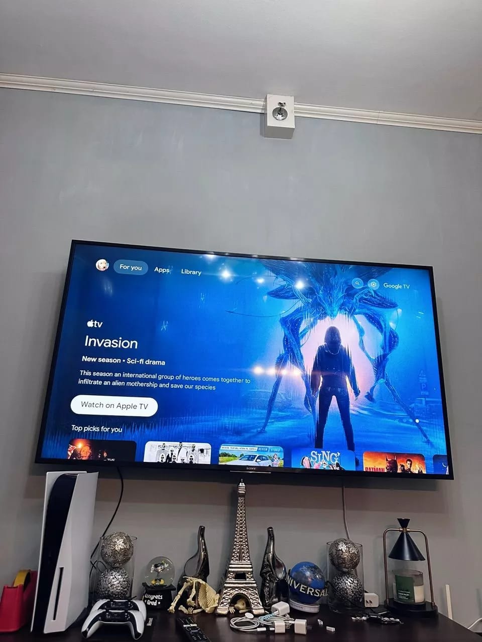 Customer photo review of Google Chromecast with Google TV - Streaming Entertainment with Voice Search - Watch Movies, Shows, and Live TV in 4K HDR Streaming Media Player - Includes Pouch and Cleaning Cloth