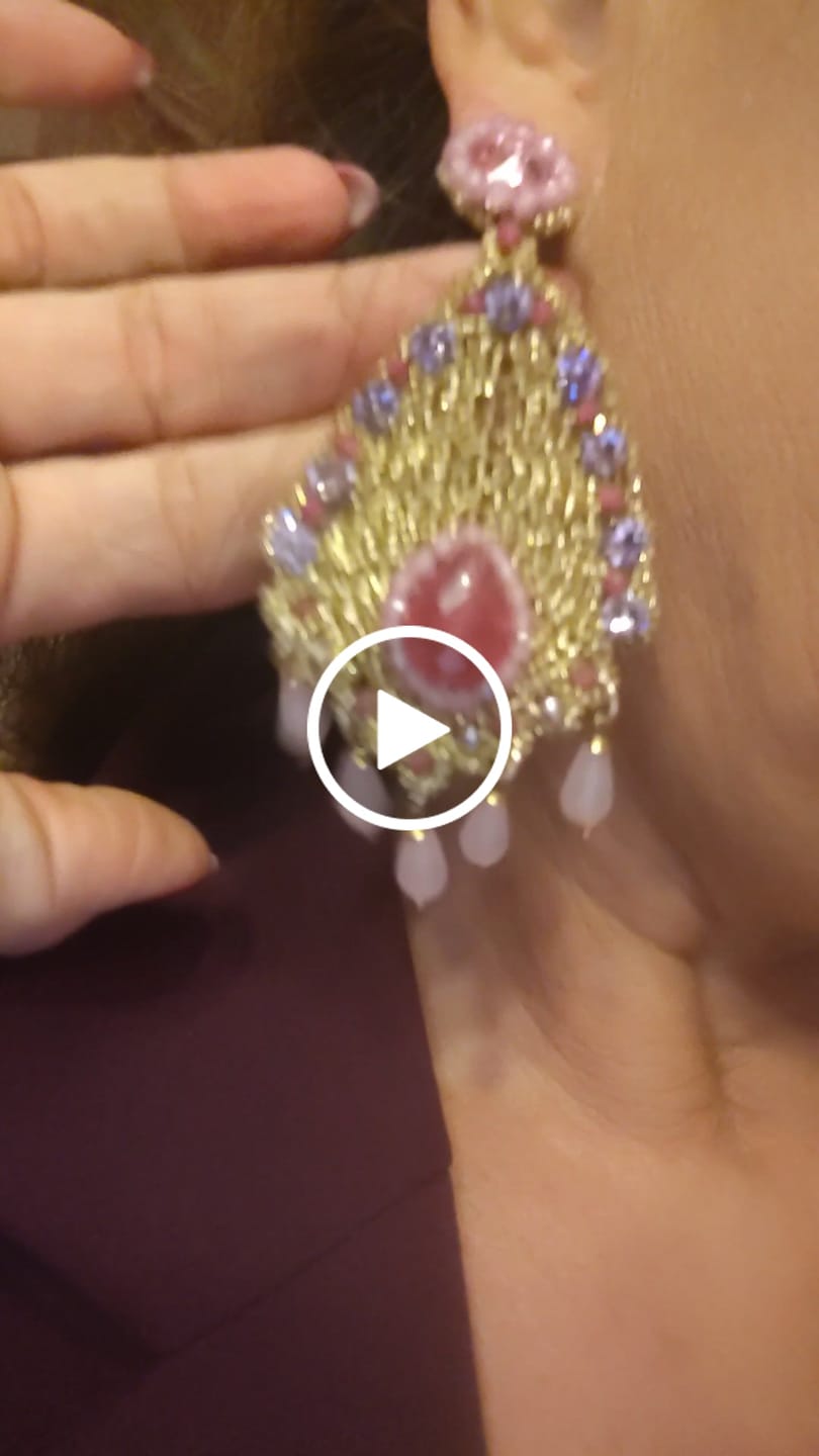Customer video review of Orecchini Angel pink