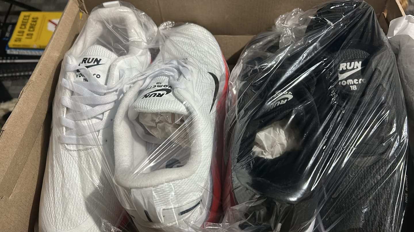 Customer photo review of NIKE VOMERO 18 - BLANCO NARANJA