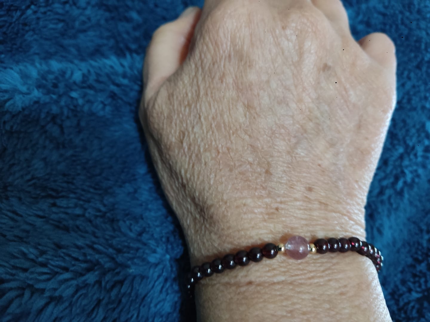 Customer photo review of Rubin Armband - Perlen geschliffen