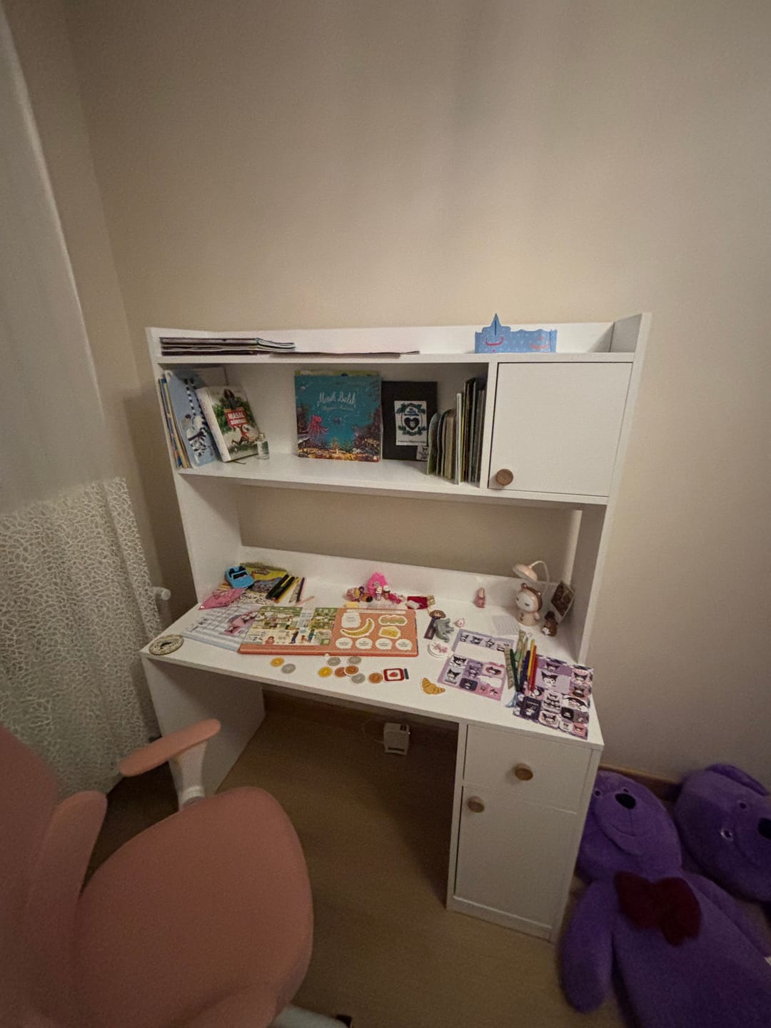 Customer photo review of Rani HA147 Kitaplıklı Raflı 2 Kapaklı 1 Çekmeceli Çalışma Ofis Bilgisayar Masası Beyaz